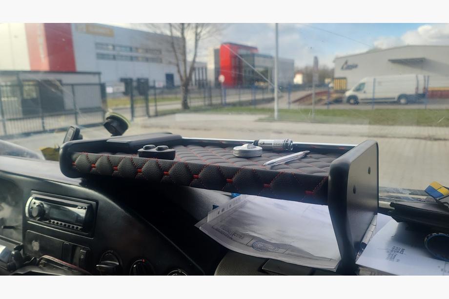 Volkswagen LT 1995–2006 Dashboardplank (zwart met rood stiksel) Image