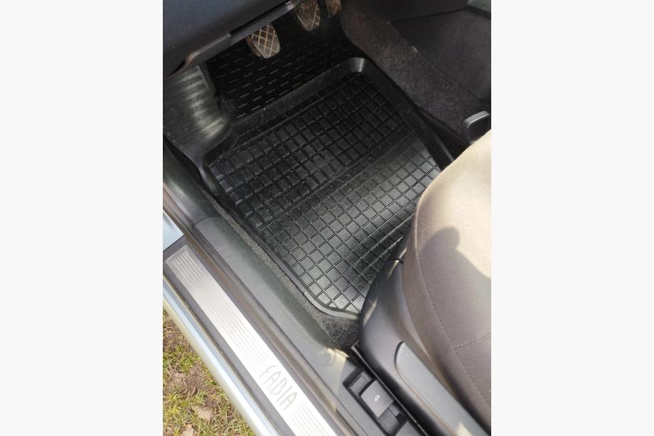 Skoda Fabia 2000–2007 Rubberen vloermatten met opstaande rand (4 stuks, Polytep) Image