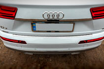 Audi Q7 2015–2026 Chromen sierlijst boven de kentekenplaat (RVS) foto 1
