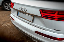 Audi Q7 2015–2026 Chromen sierlijst boven de kentekenplaat (RVS) foto 3