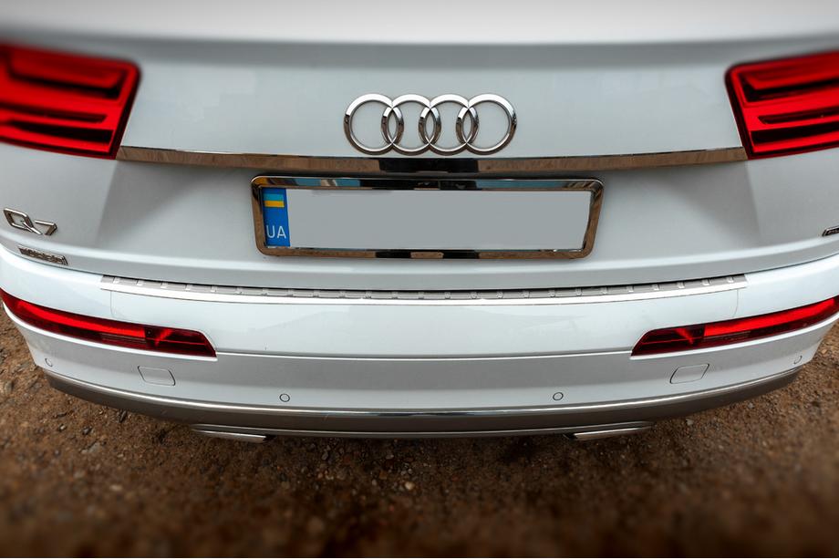 Audi Q7 2015–2026 Chromen sierlijst boven de kentekenplaat (RVS) Image