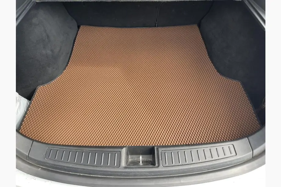 Tesla Model S 2012– Achterste EVA kofferbakmat (2012-2021, baksteenrood) Image