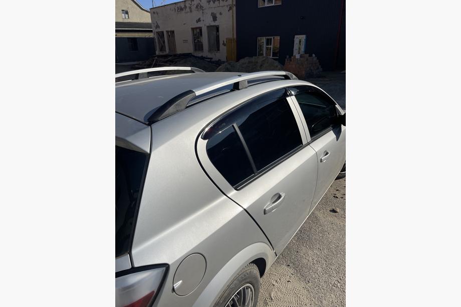 Opel Astra H 2004–2013 Aluminium dakrails (HB, chroom) Foto 5