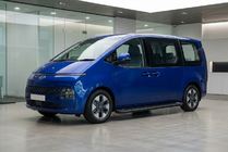Hyundai Staria 2021– Allmond Black side steps (2 st., aluminium) foto 1