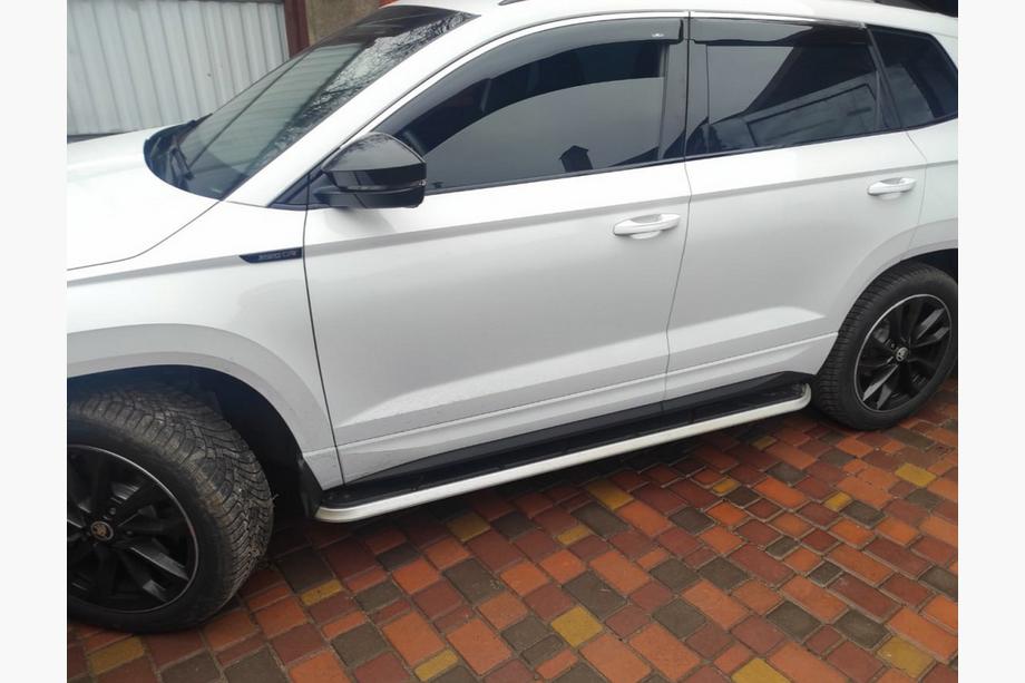 Skoda Karoq 2018– Side steps OEM V2 (2 stuks, aluminium) Image