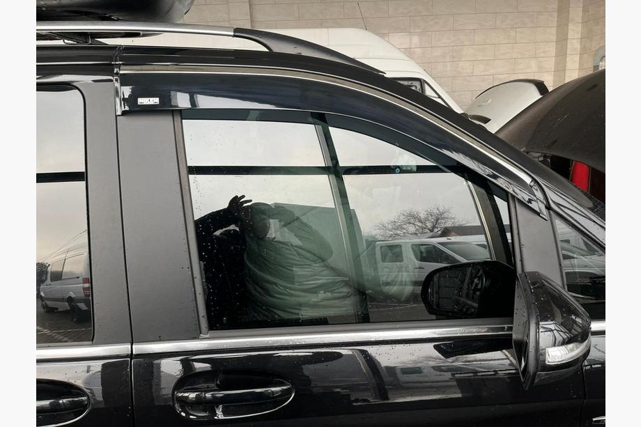 Mercedes Vito/V-klasse W447 2014– Raamdeflectoren met chroomstrip (set van 2, Niken) Image