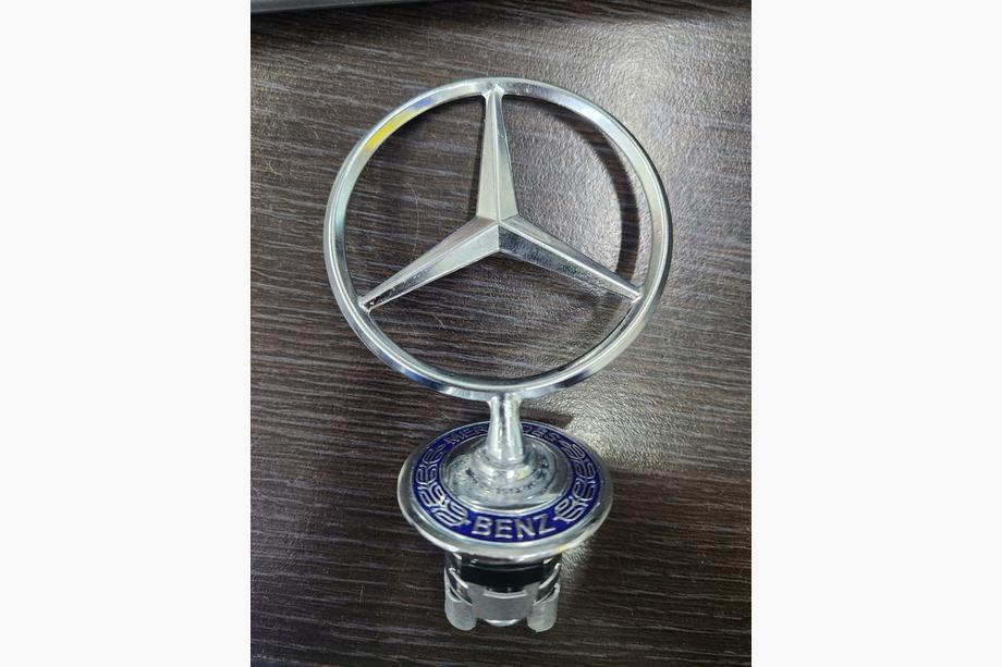 Mercedes E-class W210 1995–2002 AFPRIJZING! Kruisvizier-embleem (met opschrift) Image