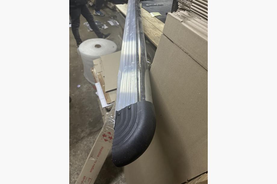 Renault Master 2011–2023 Outlet! Zijsteps zonder bevestigingsbeugels 353 cm (2 stuks) Image