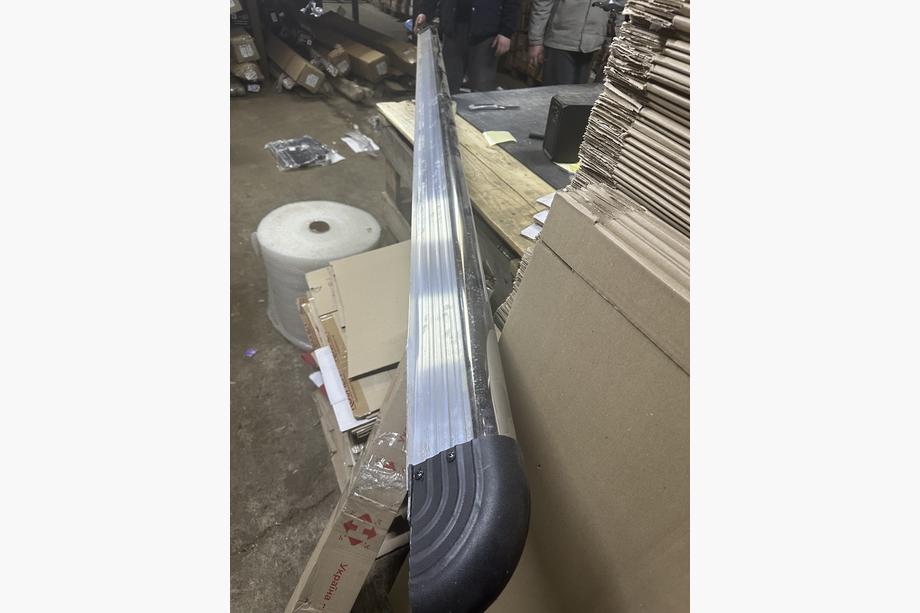Renault Master 1998–2010 Outlet! Zijsteps zonder bevestigingsbeugels 353 cm (2 stuks) Foto 2