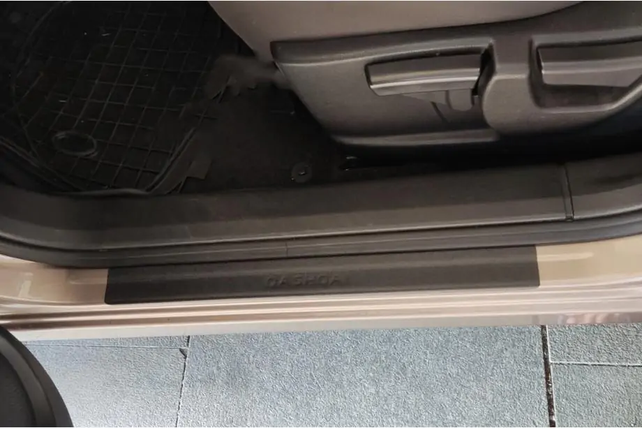 Nissan Qashqai 2010–2014 DDU instaplijsten (set van 4, kunststof) Image